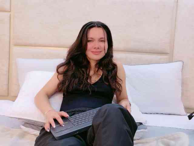CarolineVega webcam
