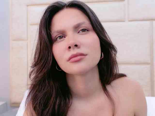 CarolineVega webcam