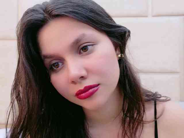 Модель: CarolineVega