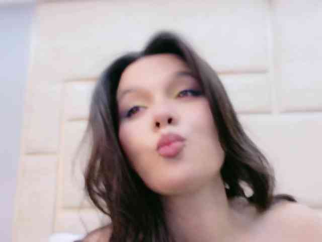 CarolineVega webcam