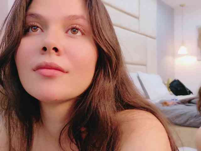 CarolineVega webcam