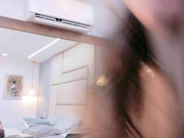 CarolineVega webcam