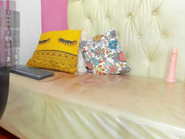 LuciaSpear webcam