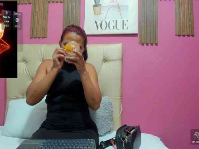 LuciaSpear webcam