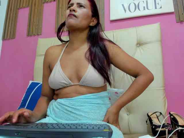 LuciaSpear webcam