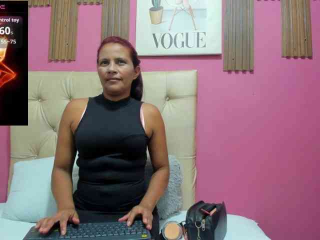 LuciaSpear webcam
