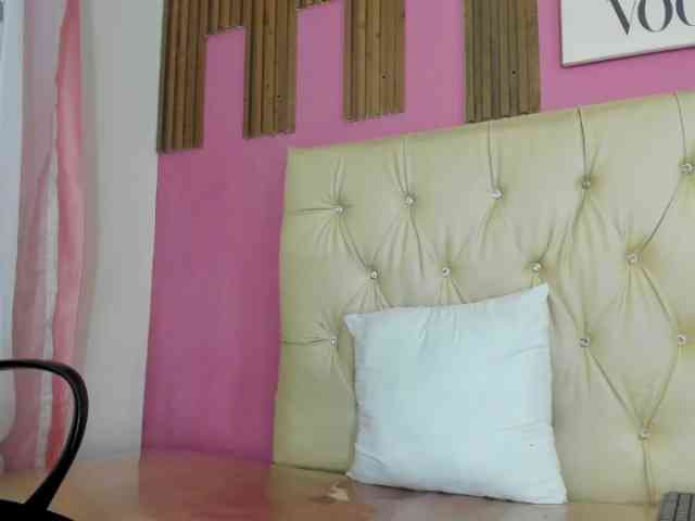 LuciaSpear webcam
