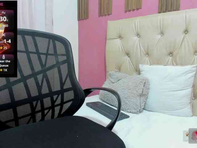 LuciaSpear webcam