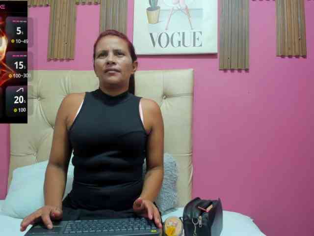 LuciaSpear webcam
