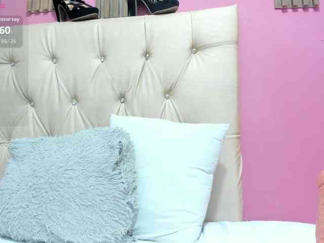 LuciaSpear webcam