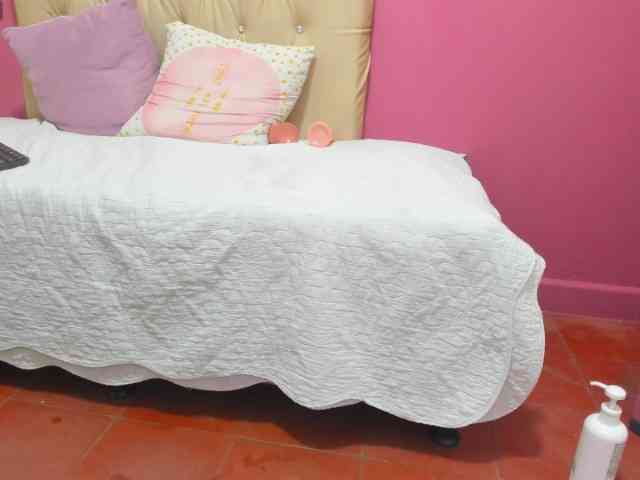 LuciaSpear webcam