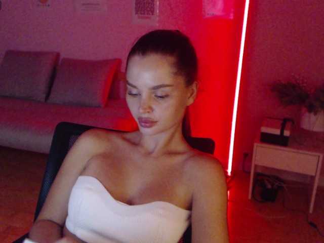 MikaelaBanes live cam on BongaCams
