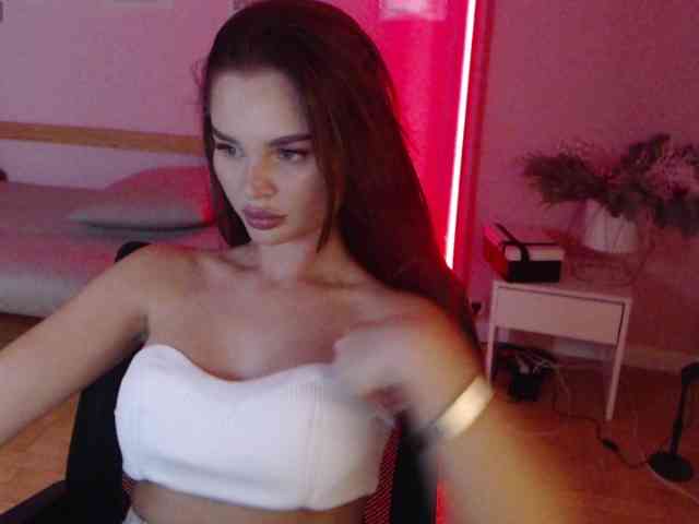 MikaelaBanes webcam