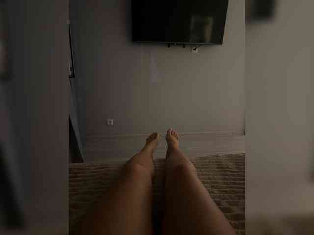 MikaelaBanes webcam