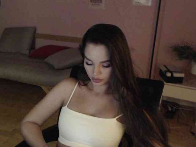 MikaelaBanes webcam