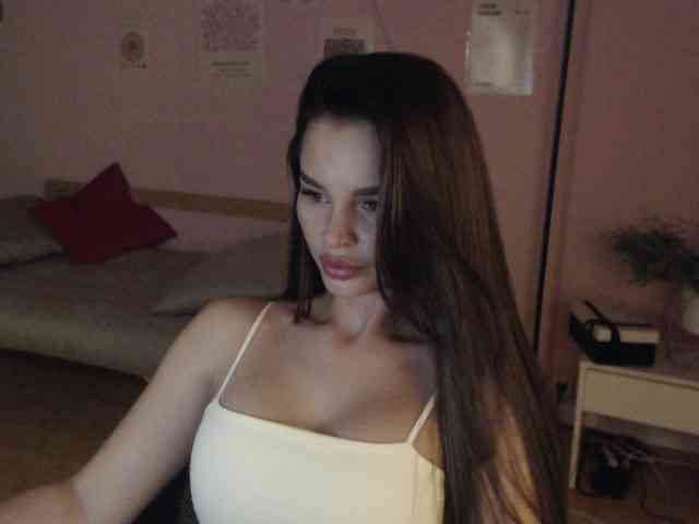 Model: MikaelaBanes