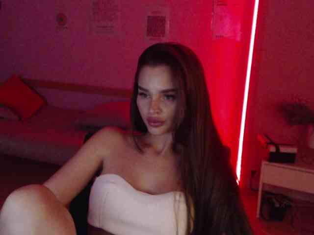 MikaelaBanes webcam