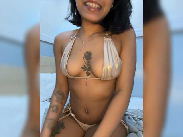 crhixtiana169 live cam on BongaCams