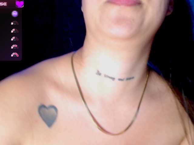 Evah-lee live cam on BongaCams