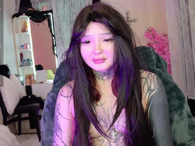 Leinbone's BongaCams show and profile