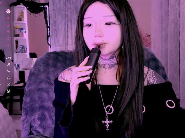 Leinbone's BongaCams show and profile