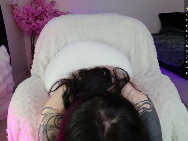 Leinbone live cam on BongaCams