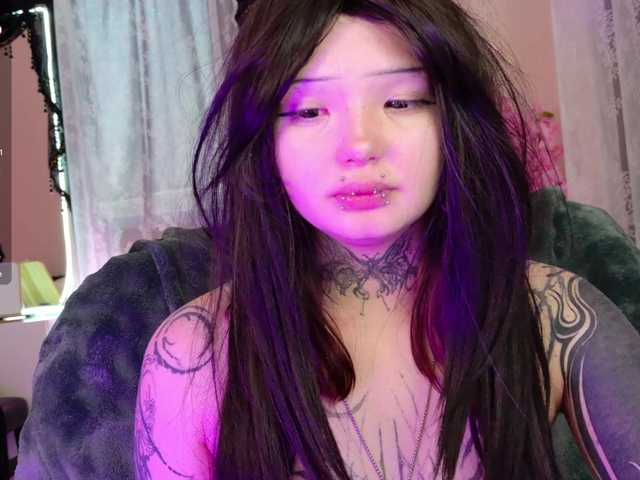 Leinbone's BongaCams show and profile