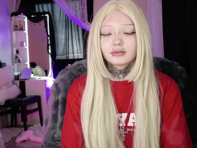 le modèle Leinbone est en webcam porno dans un show sur le site bongacams, il possède les tags suivants: Asian,Blonde,Shaved