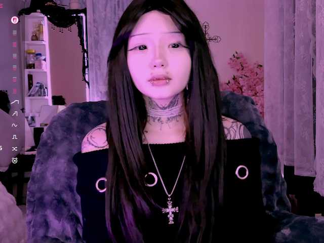 Leinbone's BongaCams show and profile