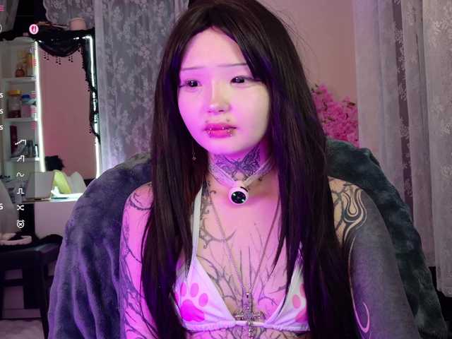 Leinbone's BongaCams show and profile