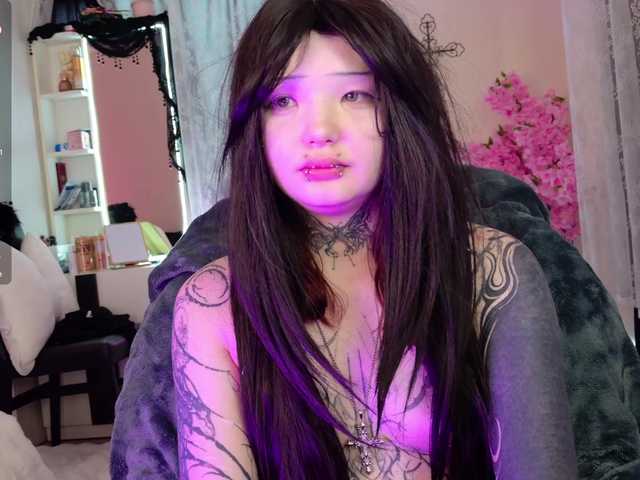 Leinbone's BongaCams show and profile