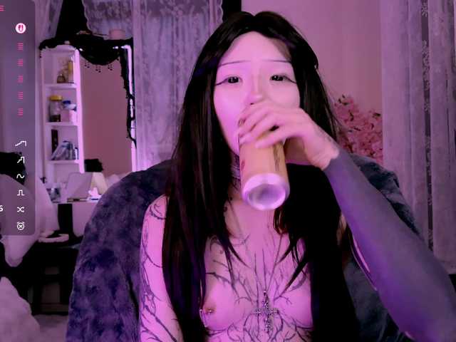 Leinbone's BongaCams show and profile