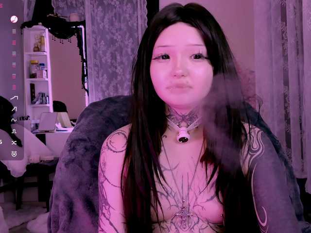 Leinbone's BongaCams show and profile