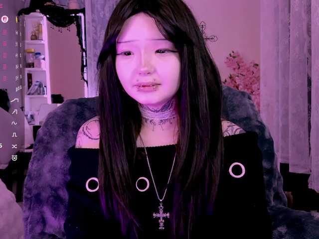 Leinbone's BongaCams show and profile