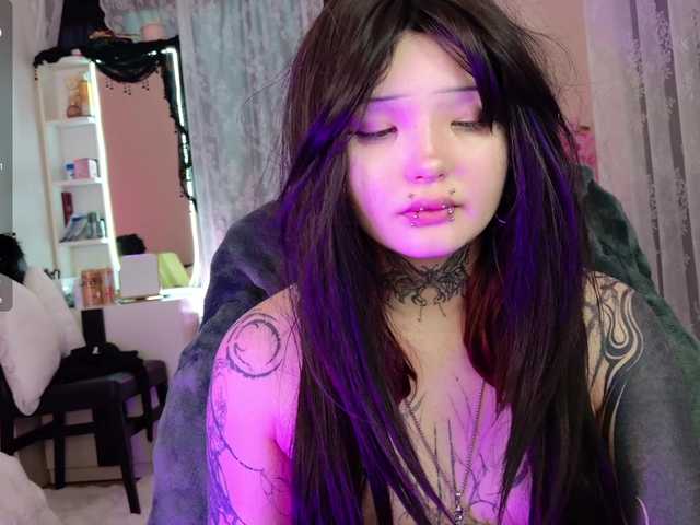 Leinbone's BongaCams show and profile