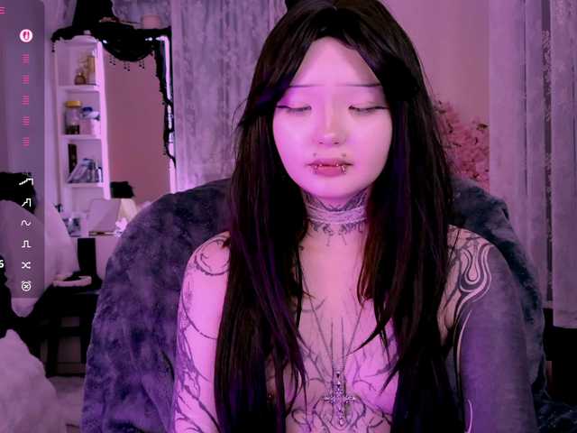 Leinbone's BongaCams show and profile