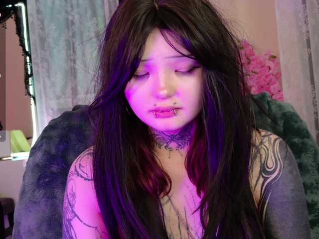 Leinbone's BongaCams show and profile