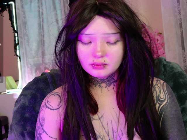 Leinbone's BongaCams show and profile