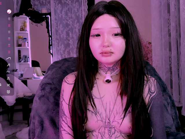 Leinbone's BongaCams show and profile