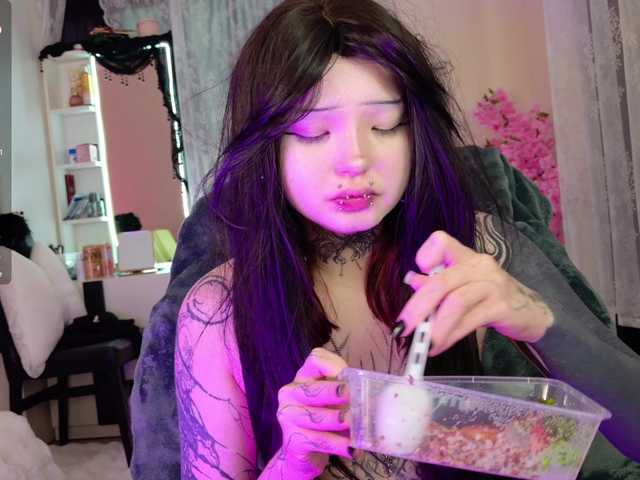 Leinbone's BongaCams show and profile