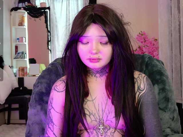 Leinbone's BongaCams show and profile