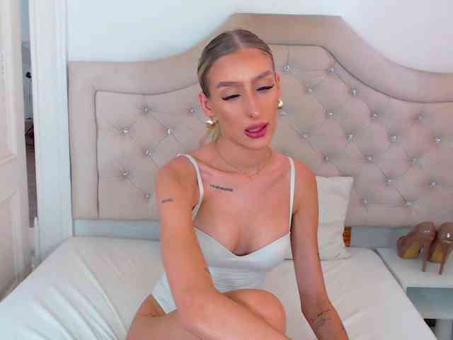 NatalieFlirt webcam