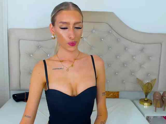 NatalieFlirt's webcam live show
