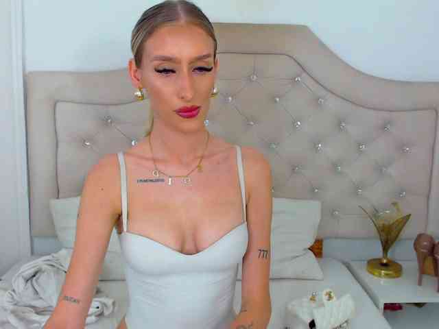 NatalieFlirt webcam