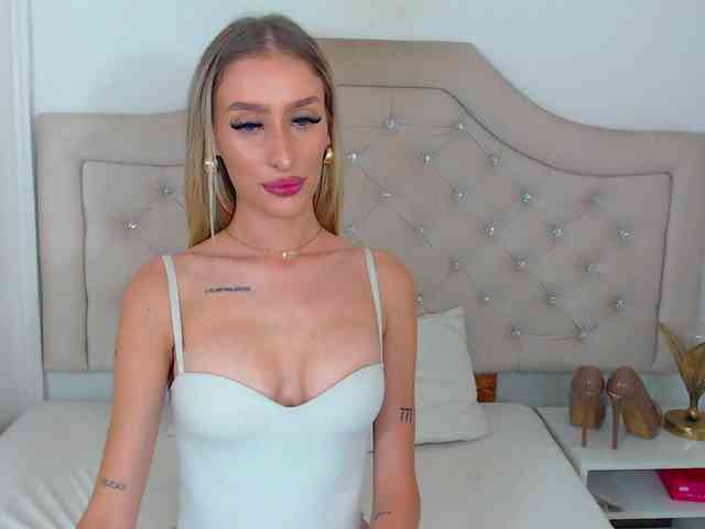 NatalieFlirt webcam