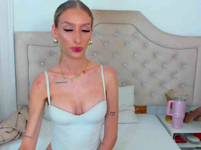 NatalieFlirt webcam