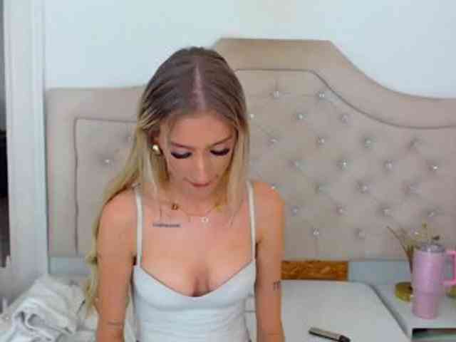 NatalieFlirt webcam