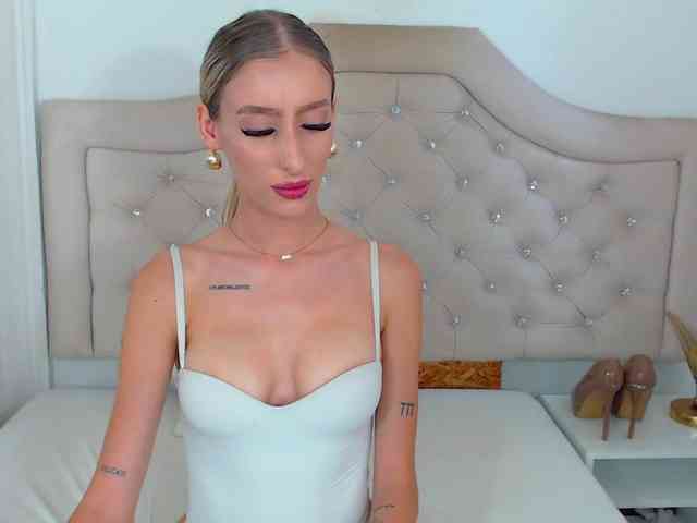 NatalieFlirt webcam