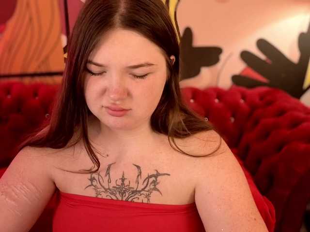 le modèle StarryDoll est en webcam porno dans un show sur le site bongacams, il possède les tags suivants: White/Caucasian,Brunette,Shaved