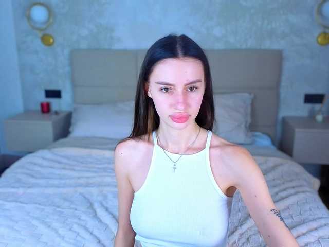 SnowWhiteee live cam on BongaCams